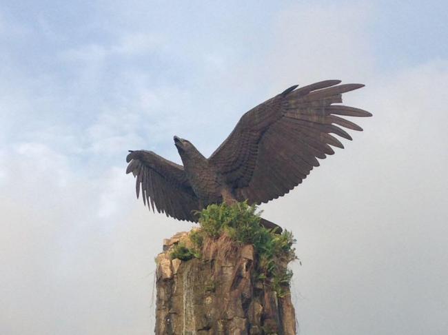 Tugu Elang Hang Nadim Tidak Terawat